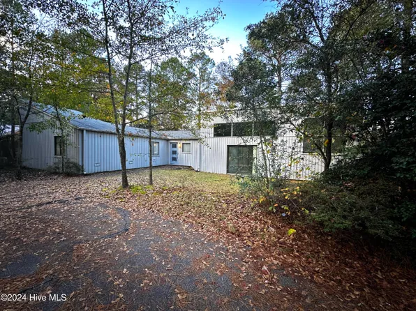 916 Rays Bridge Road, Whispering Pines, NC 28327