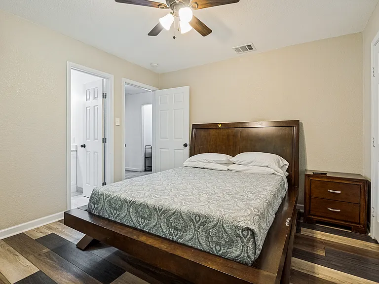 2214 Pine St — Photo 10