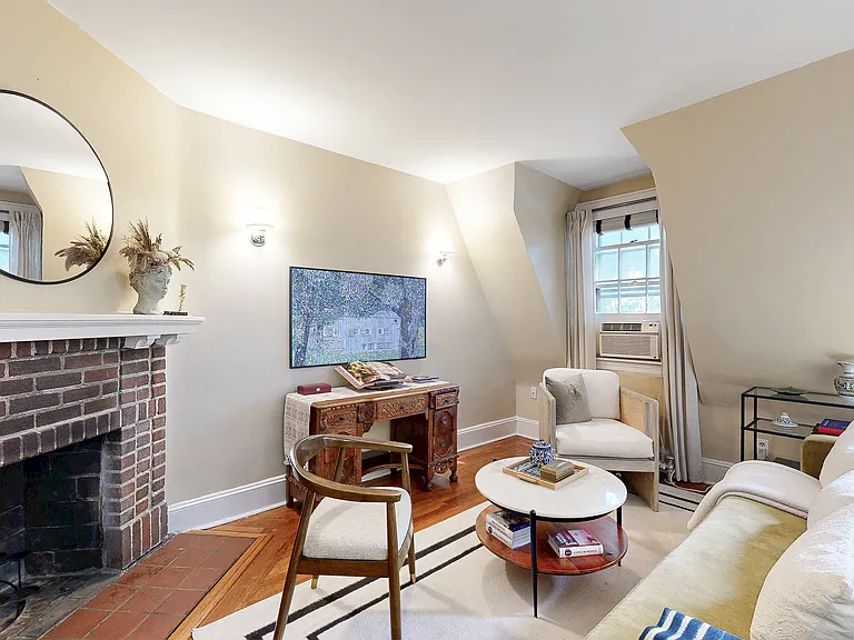 291 Burns St #2 — Photo 8