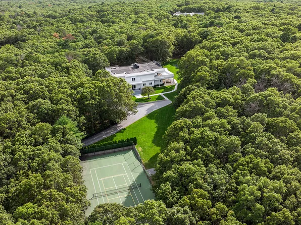 198 Two Holes Water Rd, East Hampton, NY 11937