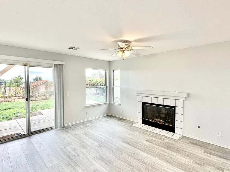 1043 Carryll Park Ct — Photo 14