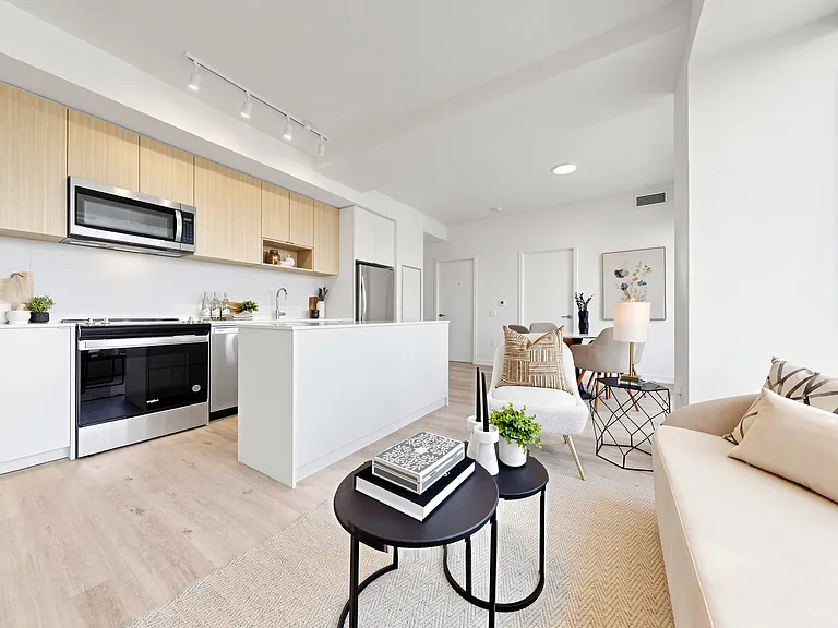 4365 Bloor St W — Photo 3