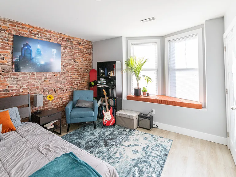 651 N 33rd St #3 — Photo 4