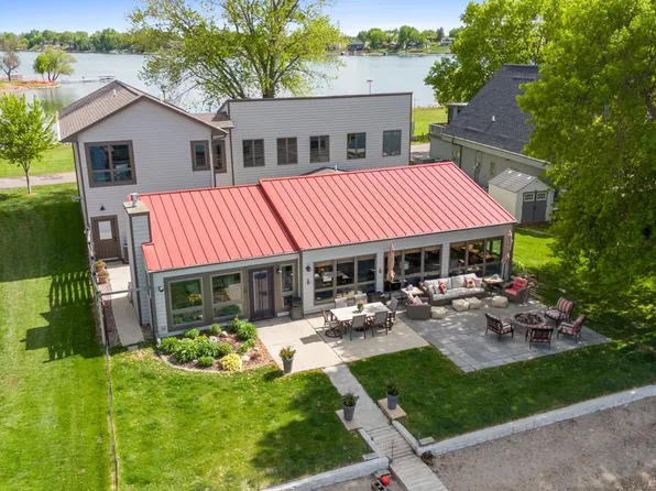 6604 Peninsula Point, Wentworth, SD 57075