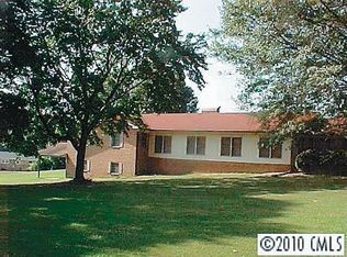 112 Woodchuck Dr, Dallas, NC 28034