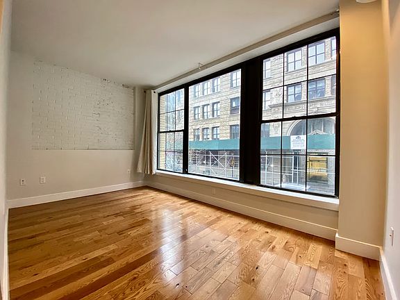 3rd image of 72 Willoughby St APT 2E