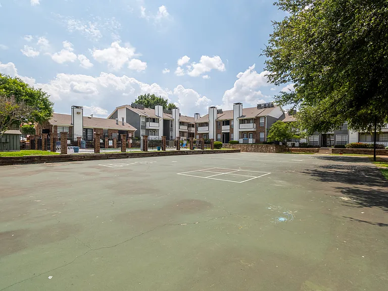 Crossings at Irving Apartments — Photo 14