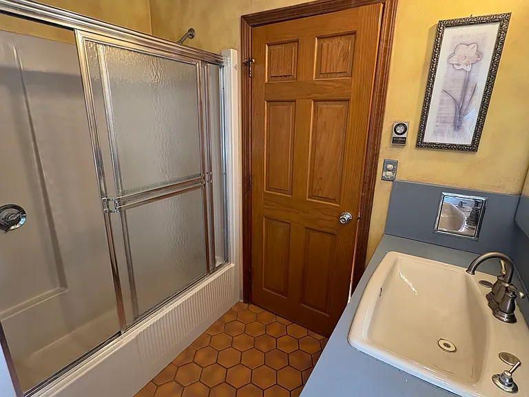 579 Bennington St #1 — Photo 12