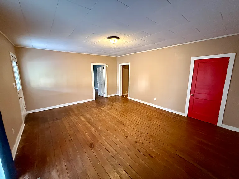 340 N Elbert St — Photo 2