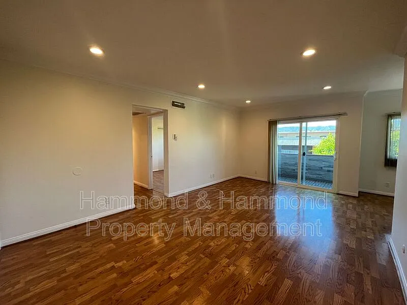 2 bed, 2.0 bath, 903 sqft, $2,295 — Photo 4