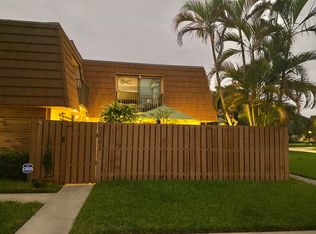 2553 Lakeview Ct, Cooper City, FL 33026