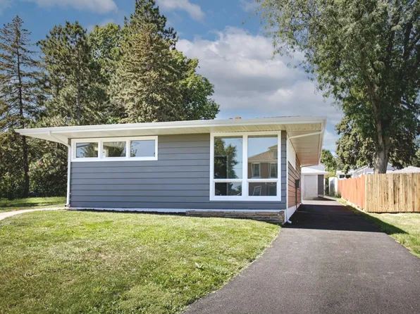 1911 N Hickory St, Crest Hill, IL 60403