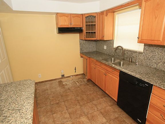 5th image of 1022 N East St