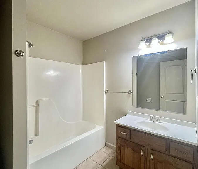 44 N Meyers Ave — Photo 30