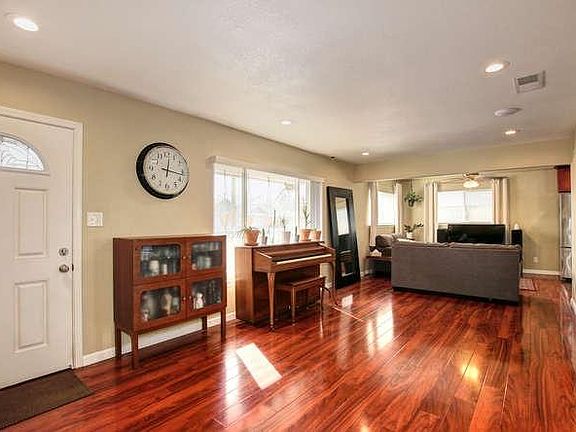 2nd image of 755 Acacia Ave