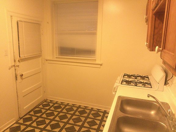 3rd image of 3005 W Leland Ave