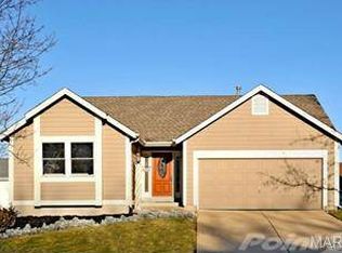 16563 Hunters Crossing Dr, Grover, MO 63040