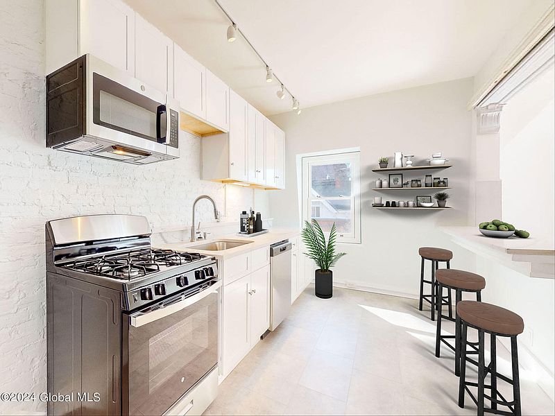 4th image of 36 Willett Street