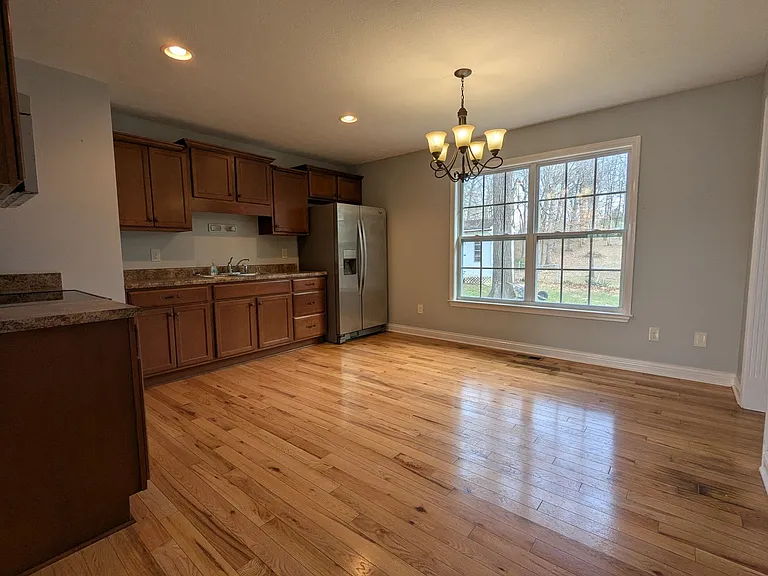 398 Pinewood Dr — Photo 7