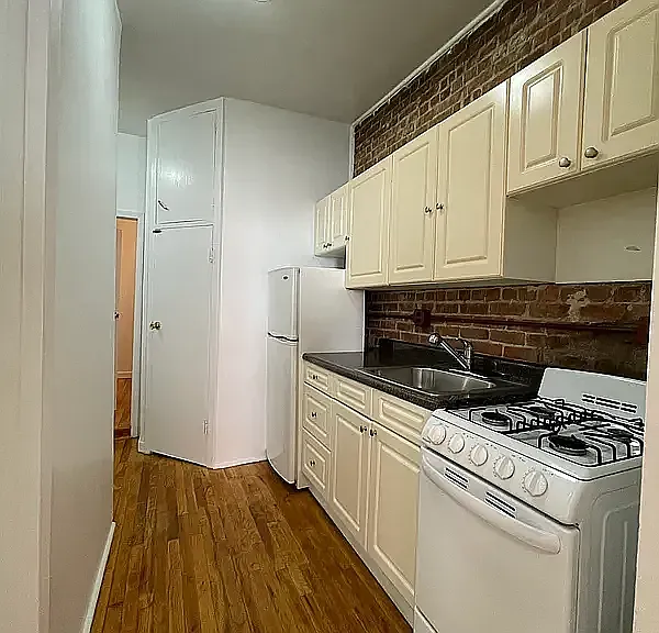 1109 1st Ave #5A — Photo 8