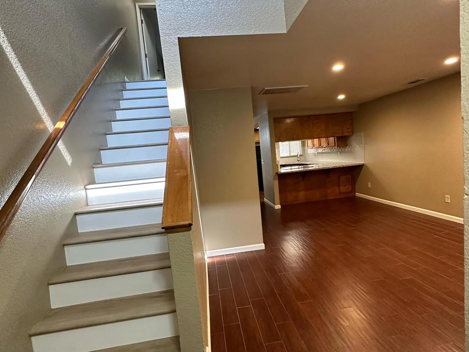 2 bed, 1.5 bath, 1215 sqft, $2,300 — Photo 3