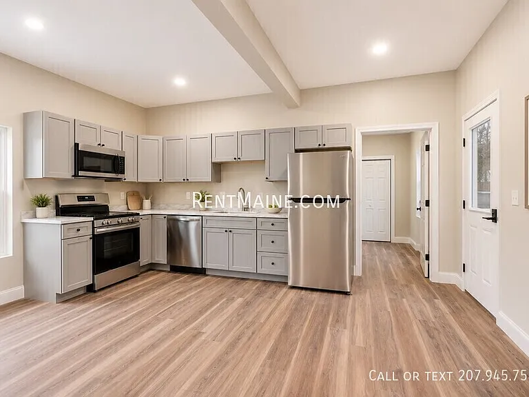 392 S Main St #1 — Photo 6