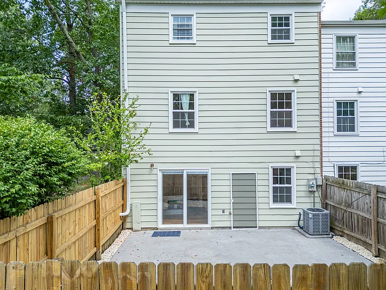 208 Huntington Ln — Photo 49