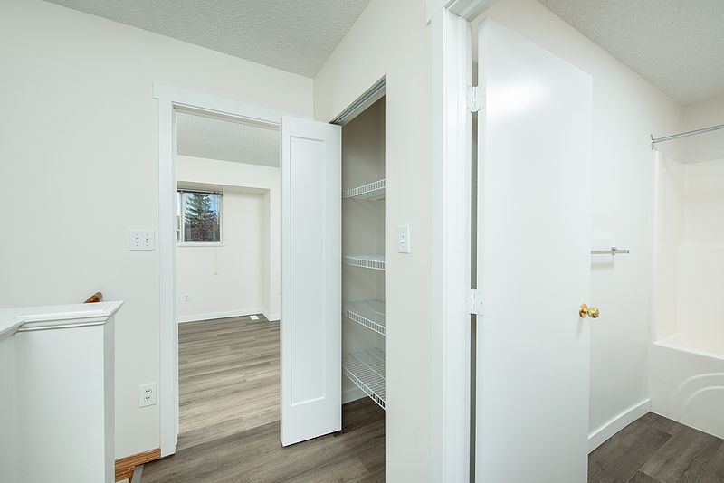 Spruce Grove Apartment for rent - 2 Bedrooms — photo 79