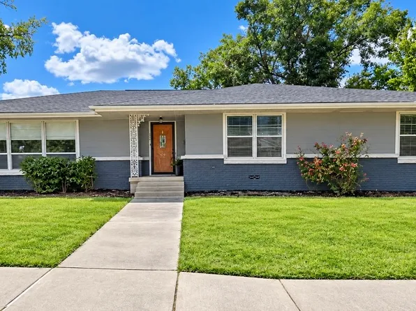 224 E 9th St, Bonham, TX 75418