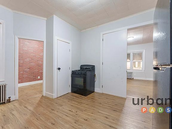 4th image of 1525 60th St #1R