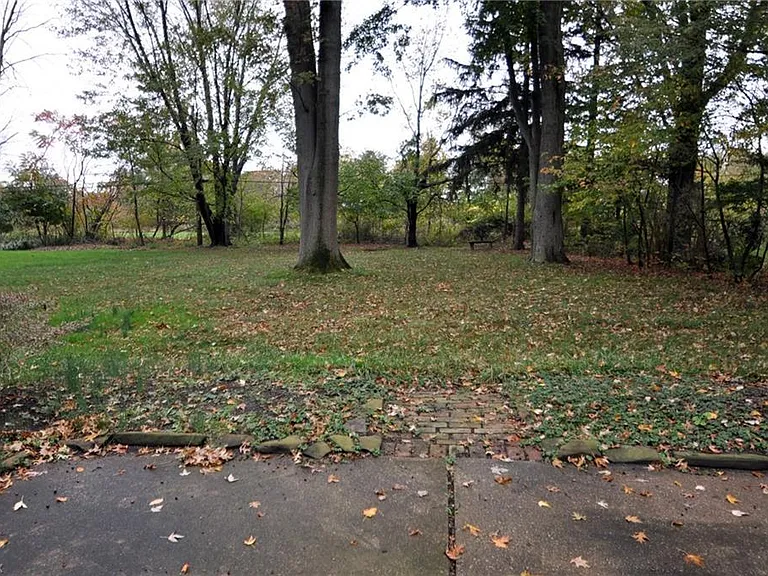 340 Plymouth Dr — Photo 25
