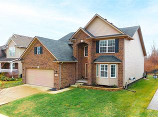 37421 Theresa Ln, New Boston, MI 48164