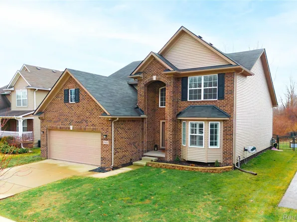 37421 Theresa Ln, New Boston, MI 48164
