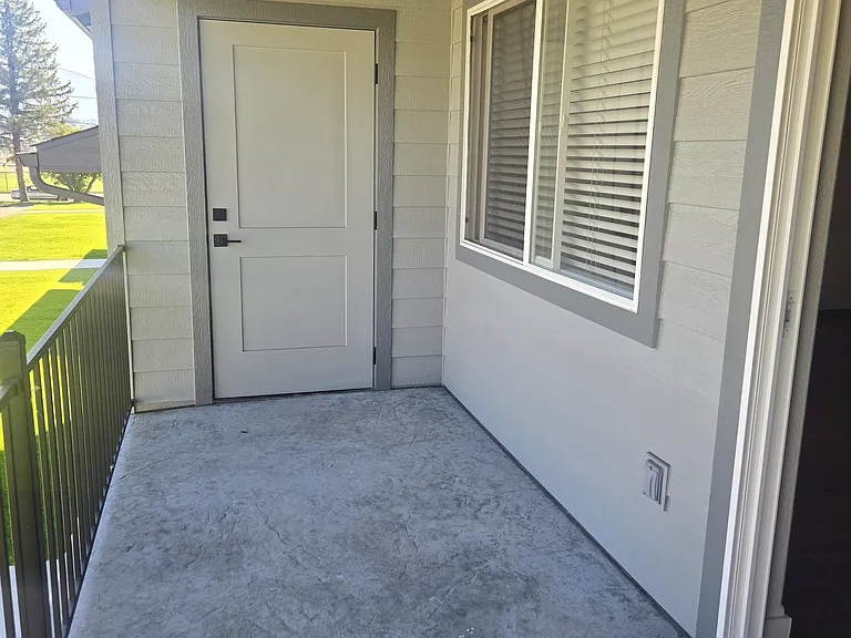 206 11th Ave W #B — Photo 3
