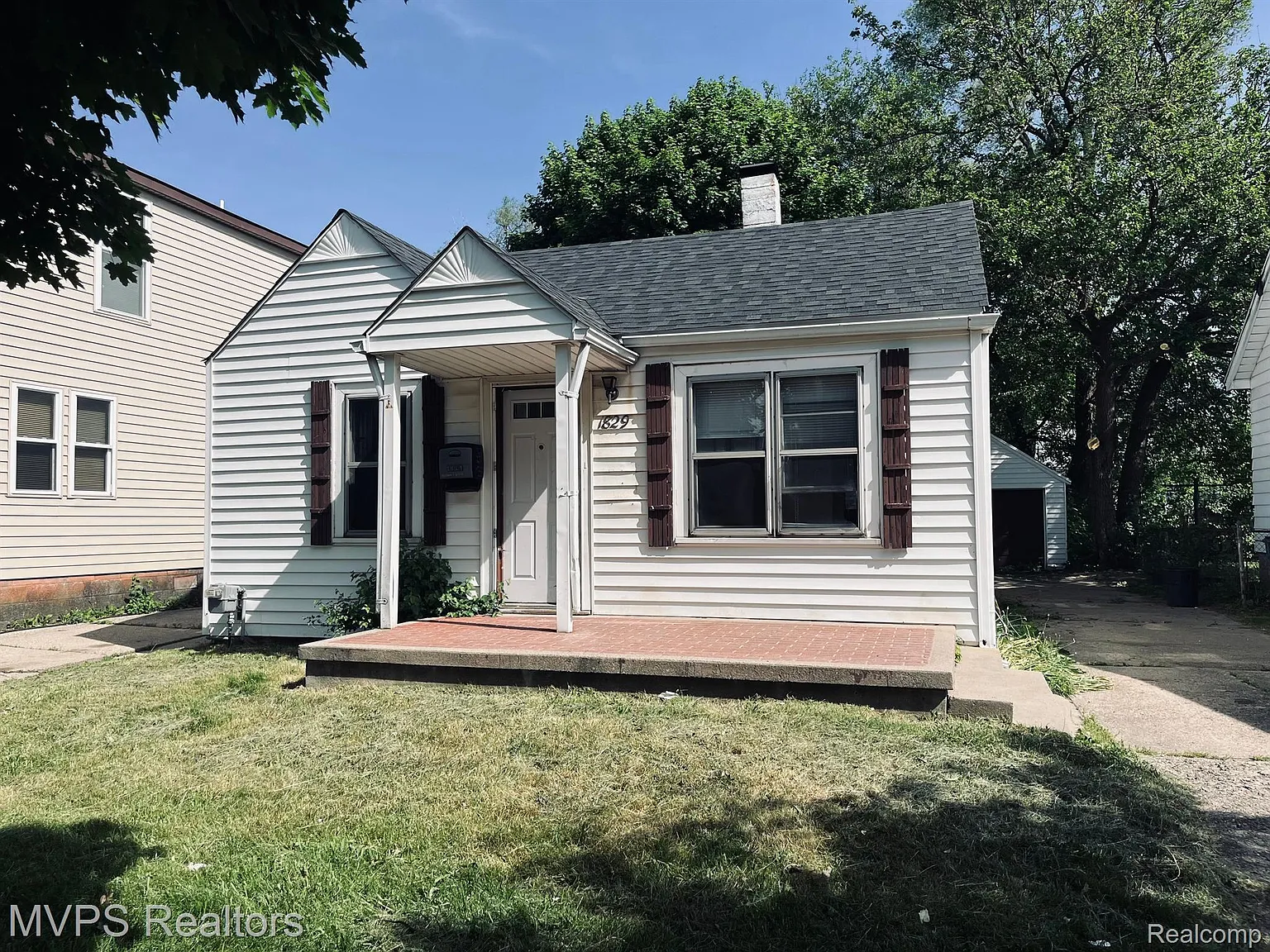 1829 E George Ave photo 1