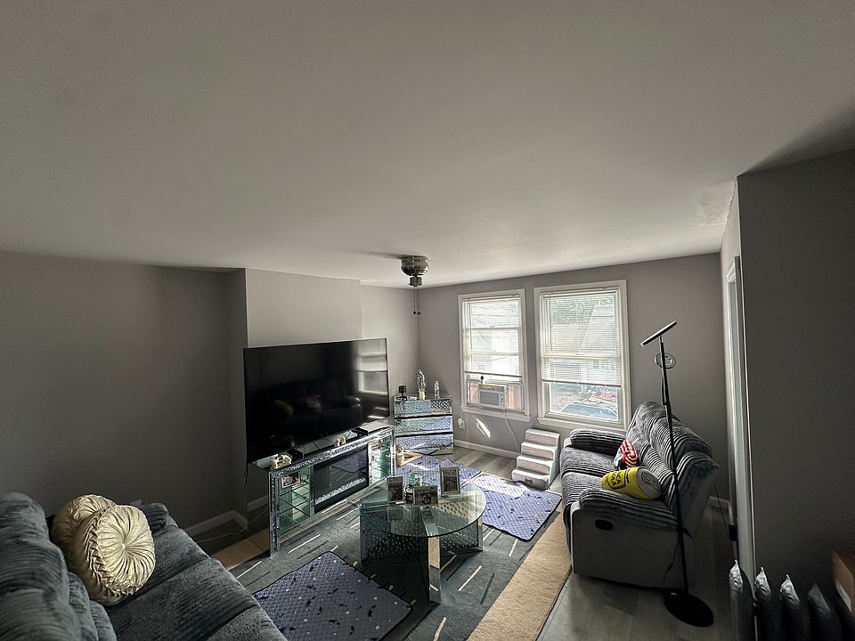 1st image of 341 Mason Ave #2
