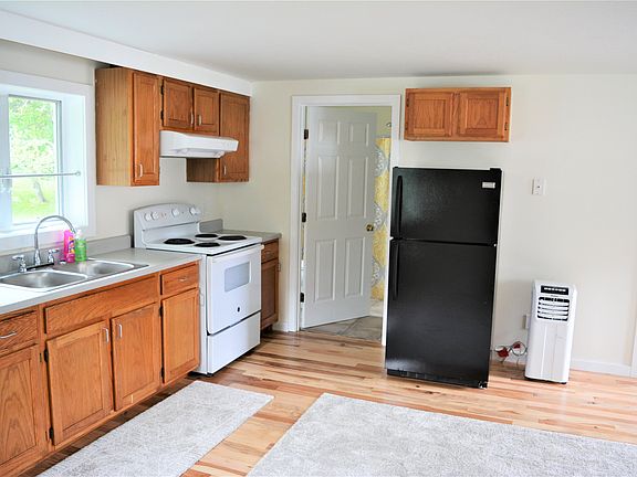 4th image of 62 Lower Main St
