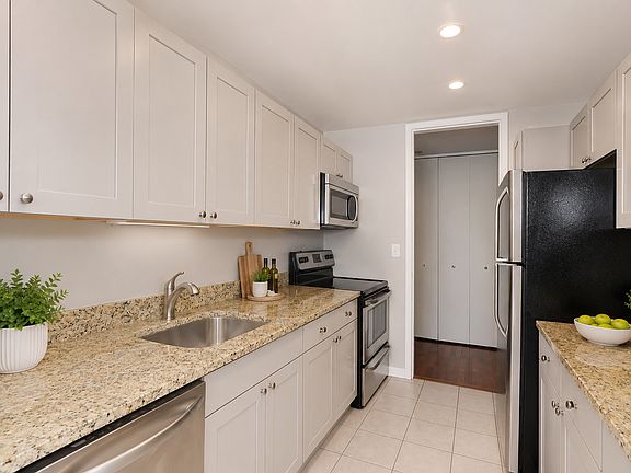 5th image of 655 W Irving Park Rd APT 4202