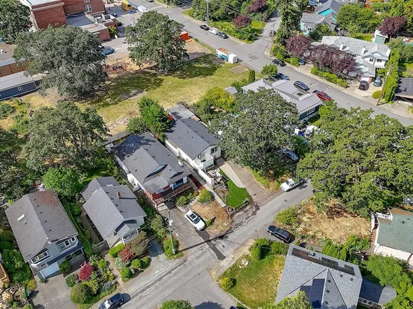 1519 Pearl St, Victoria, BC V8R 2Y8