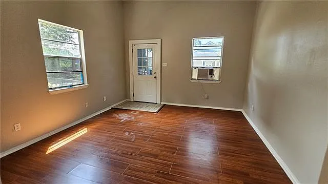 2 bed, 1.0 bath, 704 sqft, $1,400 — Photo 3
