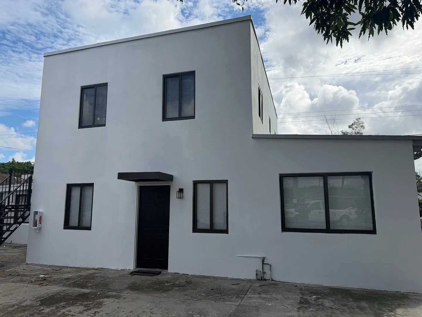 2621 NW 22 Ct. — Photo 2