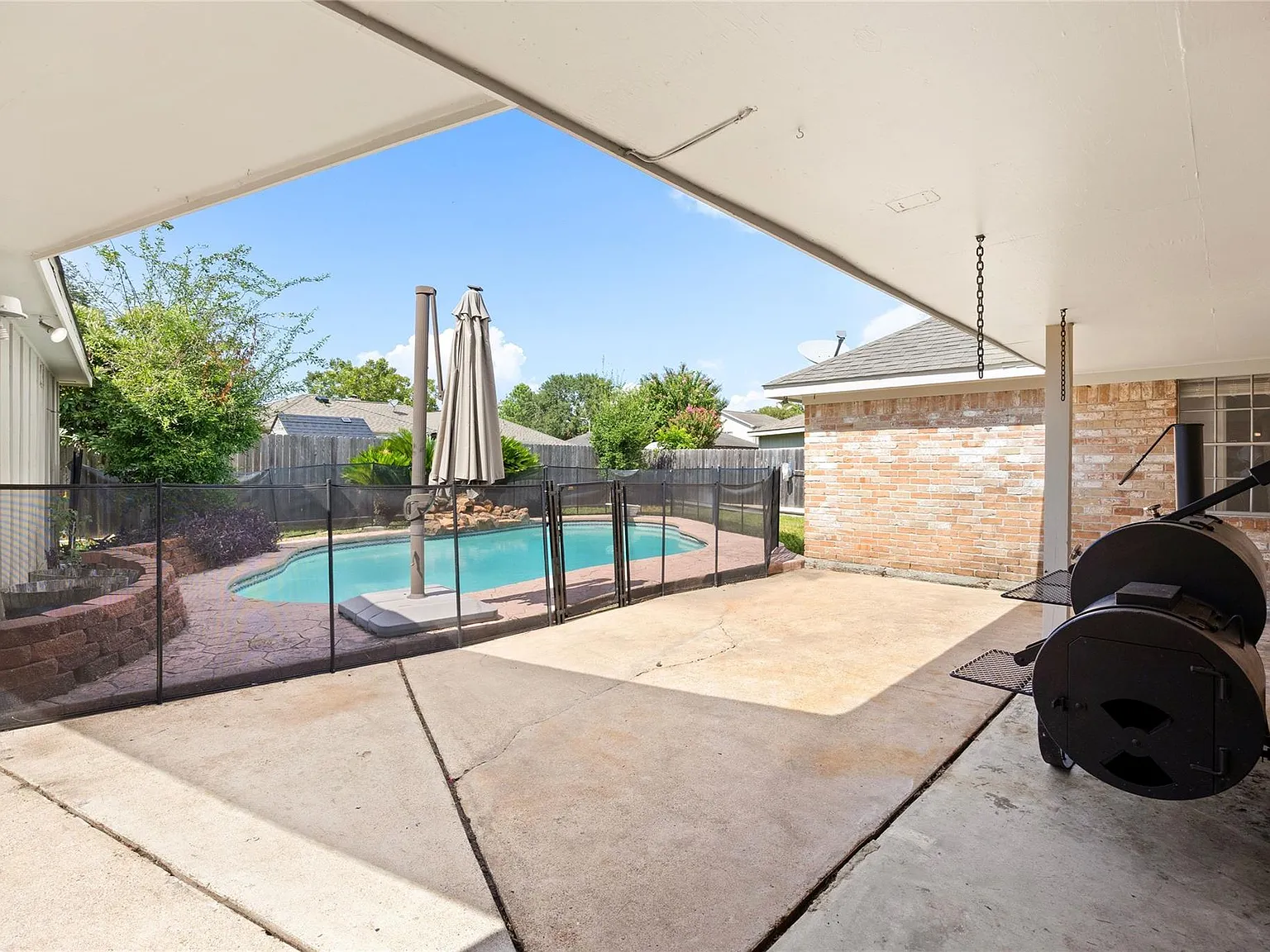 4 bed, 2.5 bath, 2304 sqft, $2,650 — Photo 3