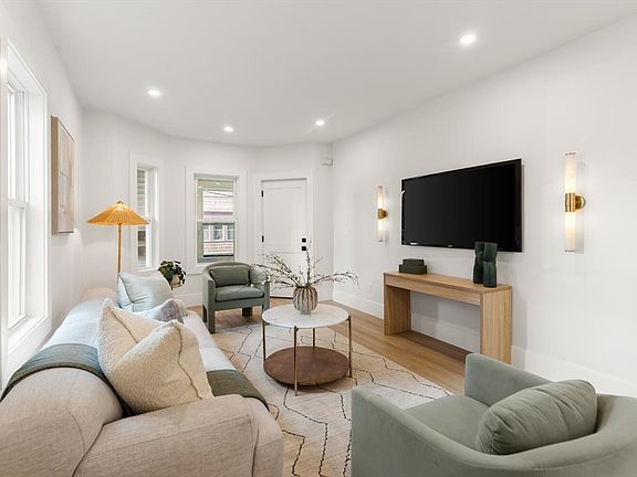 4th image of 7 Bennett St Floor 1