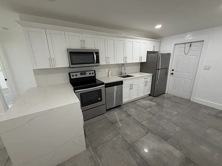 3990 SW 51st St #1 — Photo 1