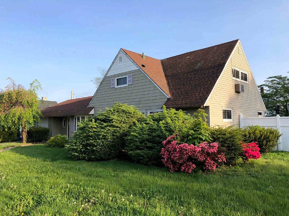1st image of 17 Willowood Dr