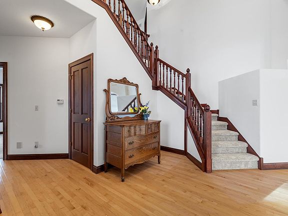 2nd image of 145 Victoria CIRCLE