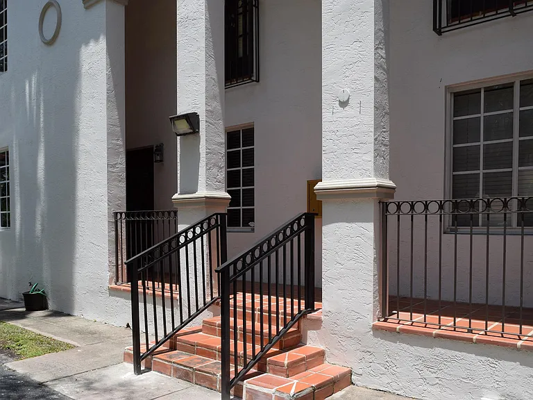 15 Madeira Ave #8 — Photo 3