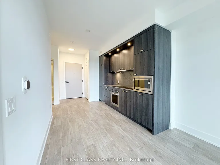 858 Dupont St #818 — Photo 8