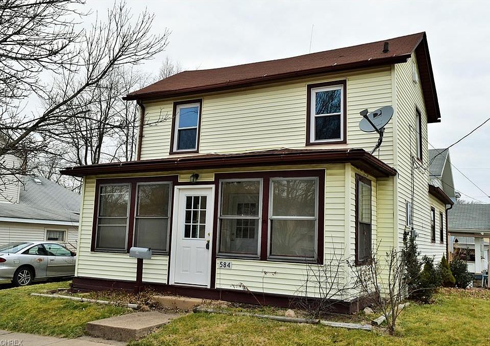 1st image of 584 E 5th St