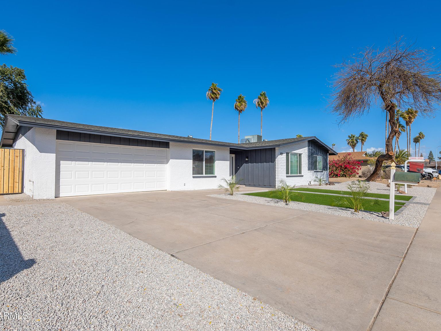 【中古】 あじさいの咲く家 9028 N 48TH Drive, Glendale, AZ 85302 | Zillow